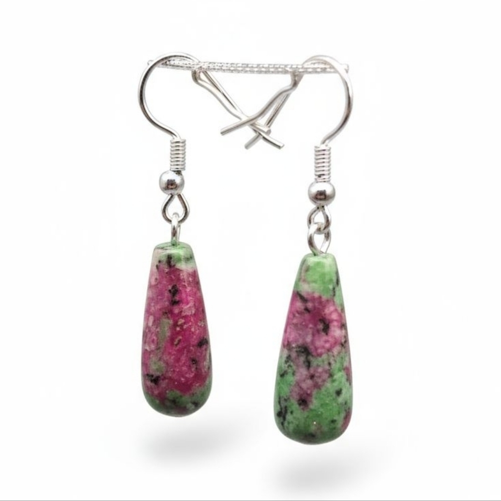 NWT Beautiful Boho Ruby Zoisite Stone Dangling Earrings!